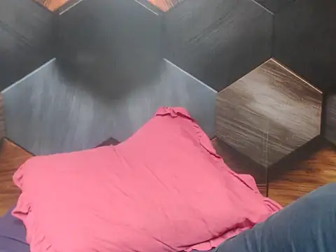 Snapshot of IndianDeluxe chatting on 11.12.25 IndianDeluxe online show from 11.12.25