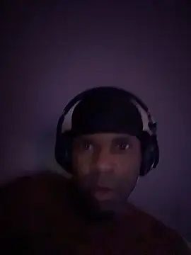 CrookedBeaut online show from 01.11.26