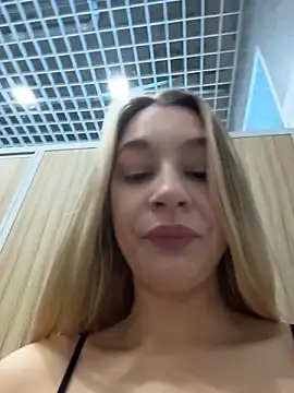 Snapshot of SashaCatt chatting on 06.18.26 SashaCatt online show from 06.18.26