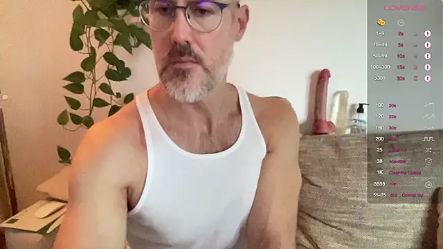 Snapshot of the_new_fit_rubinho chatting on 11.15.25 the new fit rubinho online show from 11.15.25