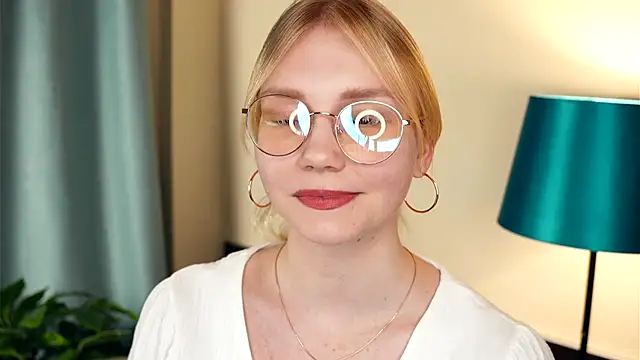 UnDesiga online show from 11.10.25