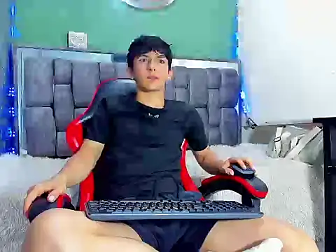 ElanGiraldo online show from 04.07.26