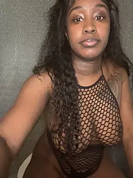 Snapshot of ToyaThick chatting on 11.24.25 ToyaThick online show from 11.24.25