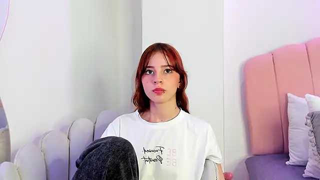 Snapshot of scarlett_smith_3 chatting on 11.24.25 scarlett smith 3 online show from 11.24.25