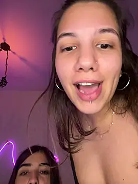 Snapshot of Babyzinha420 chatting on 11.18.25 Babyzinha420 online show from 11.18.25