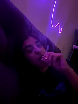 Snapshot of Babyzinha420 chatting on 11.26.25 Babyzinha420 online show from 11.26.25