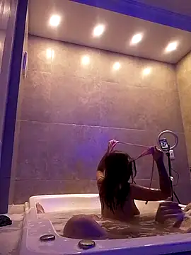 Snapshot of Babyzinha420 chatting on 11.30.25 Babyzinha420 online show from 11.30.25