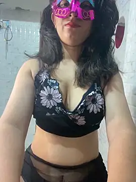 Snapshot of Red_Queen_11 chatting on 11.21.25 Red Queen 11 online show from 11.21.25