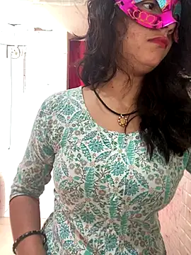 Snapshot of Red_Queen_11 chatting on 11.30.25 Red Queen 11 online show from 11.30.25