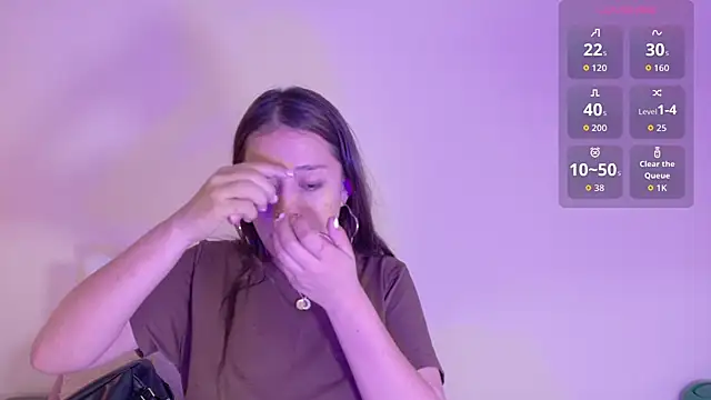 Snapshot of Roxanna-Mill chatting on 11.27.25 Roxanna-Mill online show from 11.27.25