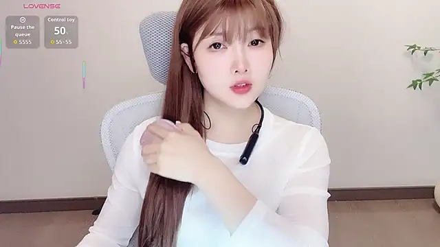 Insist6 online show from 04.10.26