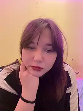 Snapshot of TheOnlyBliss chatting on 12.04.25 TheOnlyBliss online show from 12.04.25