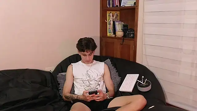 Snapshot of Derekswan chatting on 06.04.26 Derekswan online show from 06.04.26