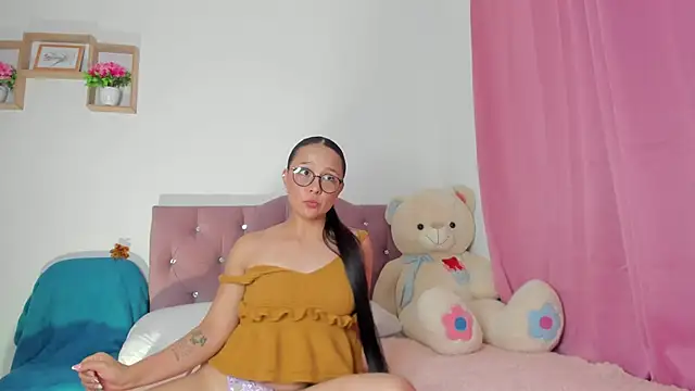 arianna cute7 online show from 11.19.25
