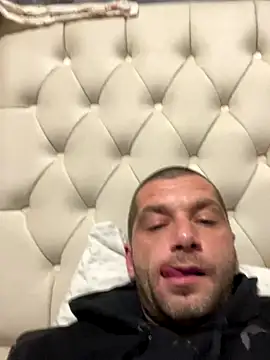 Snapshot of Kinkycouple142 chatting on 11.17.25 Kinkycouple142 online show from 11.17.25