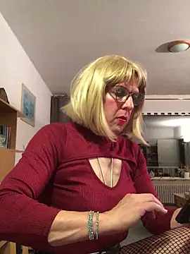 simone xdressing online show from 10.19.25