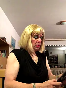 simone xdressing online show from 11.17.25