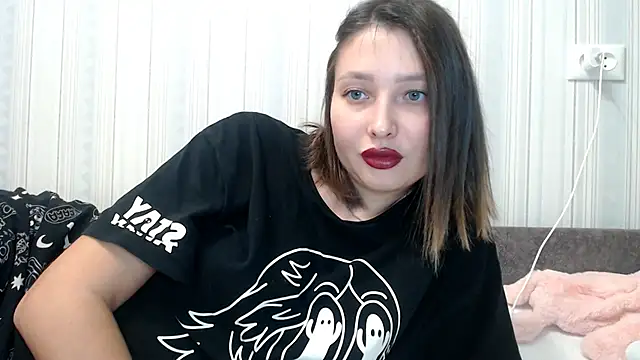 Snapshot of your__gena chatting on 12.01.25 your gena online show from 12.01.25