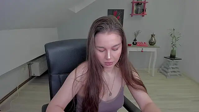 LouannaHart online show from 02.25.26