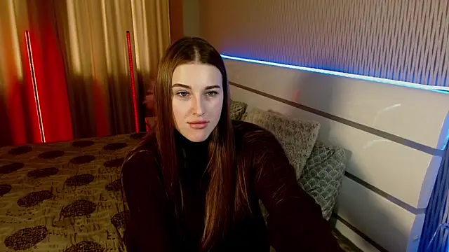 Snapshot of cutie_violet chatting on 11.18.25 cutie violet online show from 11.18.25