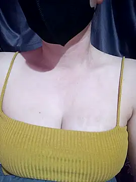 Snapshot of MiHeni chatting on 04.16.26 MiHeni online show from 04.16.26