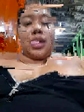 Snapshot of Sarahy- chatting on 05.01.26 Sarahy- online show from 05.01.26