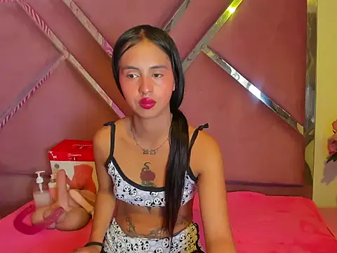 Snapshot of CloeMorenti_ chatting on 11.29.25 CloeMorenti online show from 11.29.25