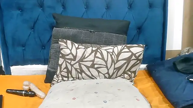 Snapshot of DarkCherryx chatting on 12.19.25 DarkCherryx online show from 12.19.25