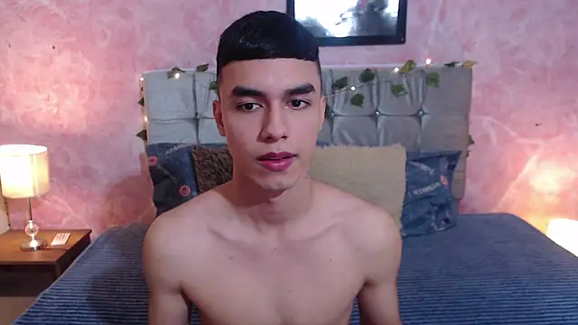 Snapshot of DUVAN_MONTES chatting on 11.14.25 DUVAN MONTES online show from 11.14.25