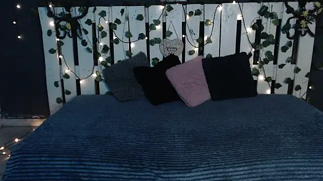 Snapshot of DUVAN_MONTES chatting on 11.22.25 DUVAN MONTES online show from 11.22.25