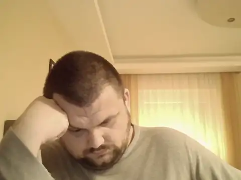 Snapshot of cyrex_monster chatting on 12.19.25 cyrex monster online show from 12.19.25