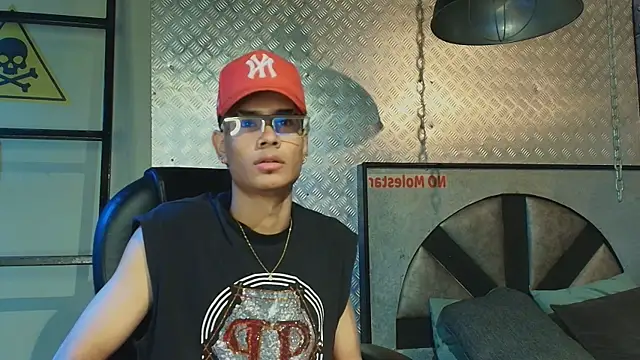 Snapshot of PeterSanders1 chatting on 11.21.25 PeterSanders1 online show from 11.21.25