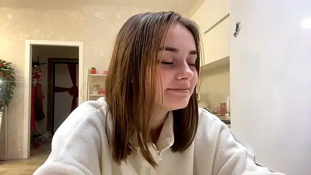 Snapshot of GeralynChiszar chatting on 12.21.25 GeralynChiszar online show from 12.21.25