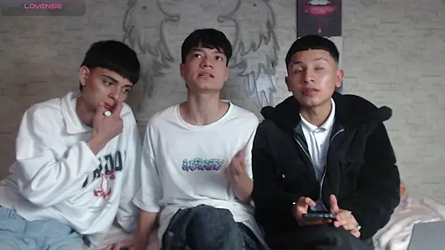 Snapshot of axel_milo_kairo_and_noa chatting on 11.27.25 axel milo kairo and noa online show from 11.27.25