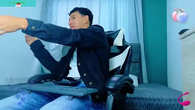 FelipeGonzalezz online show from 11.14.25