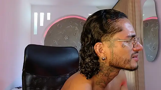 Snapshot of Alanrodgers chatting on 11.12.25 Alanrodgers online show from 11.12.25