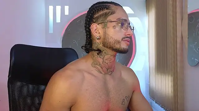 Snapshot of Alanrodgers chatting on 11.30.25 Alanrodgers online show from 11.30.25