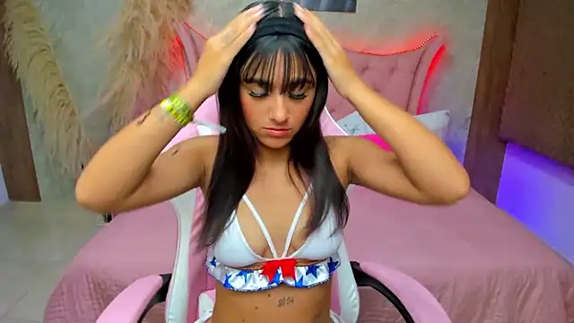 Snapshot of ErikaMoor chatting on 11.28.25 ErikaMoor online show from 11.28.25