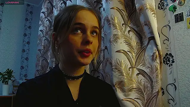 Snapshot of AlicaLOVEalisa777 chatting on 12.15.25 AlicaLOVEalisa777 online show from 12.15.25