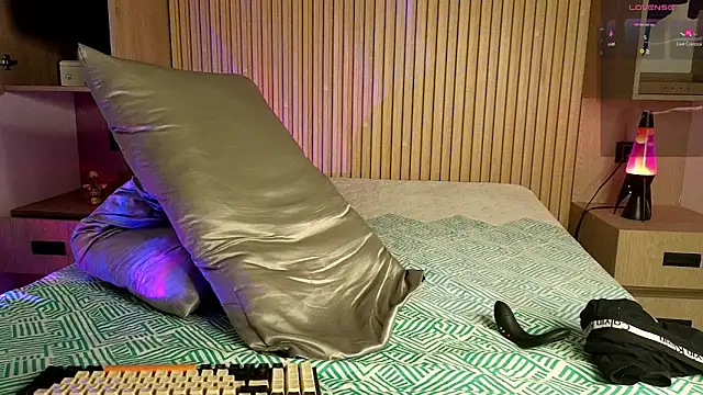 Danmaxwell  online show from 11.12.25