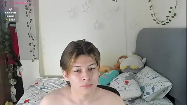 Snapshot of Felix_kitty chatting on 11.21.25 Felix kitty online show from 11.21.25