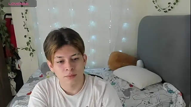 Snapshot of Felix_kitty chatting on 11.29.25 Felix kitty online show from 11.29.25