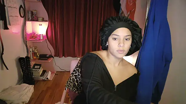 Snapshot of PrettyLittleProblem chatting on 11.25.25 PrettyLittleProblem online show from 11.25.25