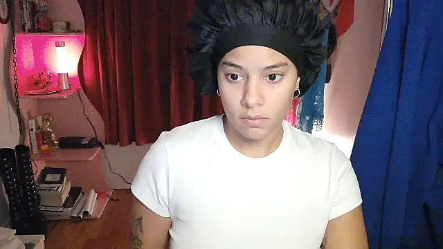 Snapshot of PrettyLittleProblem chatting on 11.26.25 PrettyLittleProblem online show from 11.26.25