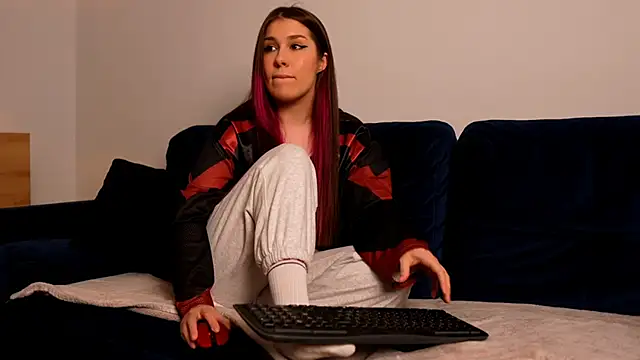 Snapshot of BellaBlush03 chatting on 04.11.26 BellaBlush03 online show from 04.11.26