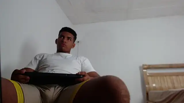 Snapshot of mathews___ chatting on 12.03.25 mathews online show from 12.03.25