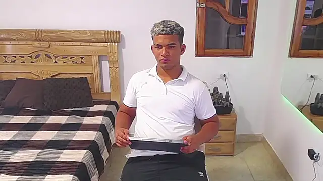 Snapshot of mathews___ chatting on 12.05.25 mathews online show from 12.05.25