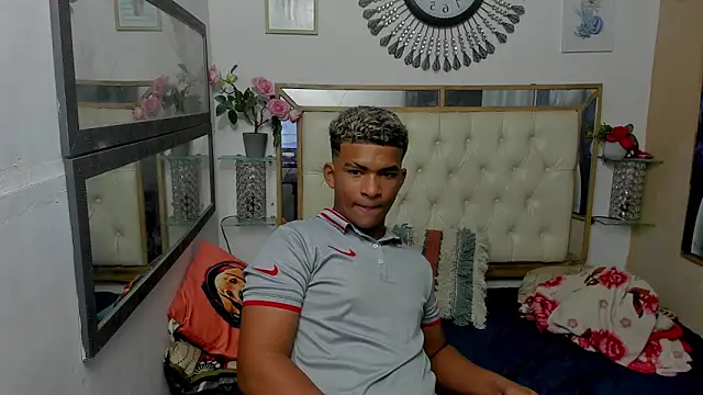 Snapshot of mathews___ chatting on 12.16.25 mathews online show from 12.16.25