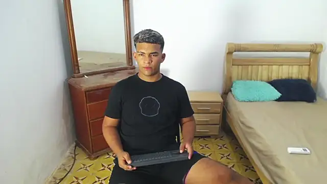 Snapshot of mathews___ chatting on 12.18.25 mathews online show from 12.18.25