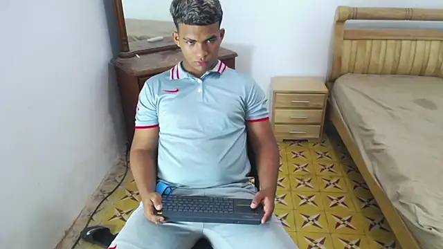 Snapshot of mathews___ chatting on 12.20.25 mathews online show from 12.20.25